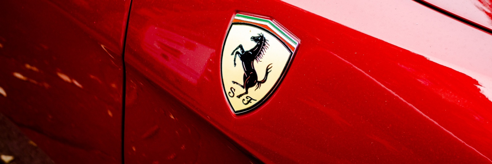 Vizitează Muzeul Ferrari din Modena sau Maranello