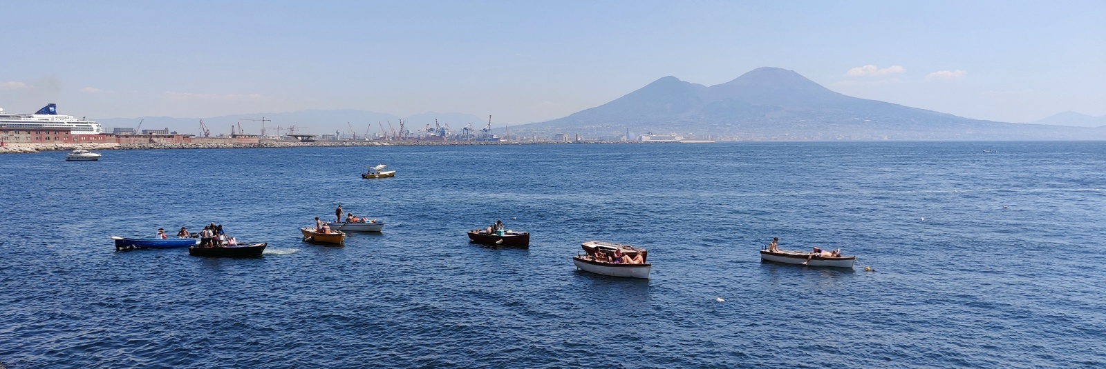 Cum ajungi de la aeroportul din Napoli în oraș?