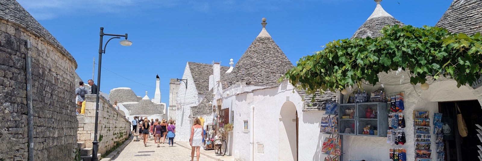 Ce să vizitezi &icirc;n Alberobello, orașul cu trulli din Puglia