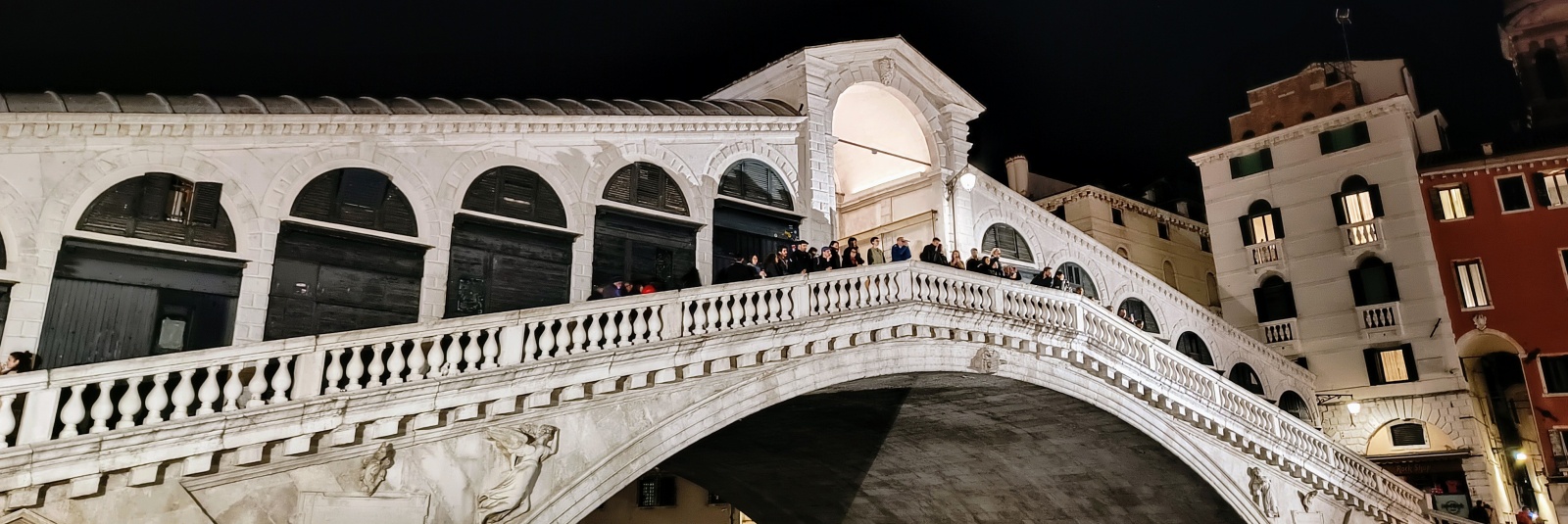 Podul Rialto din Veneția și povestea sa