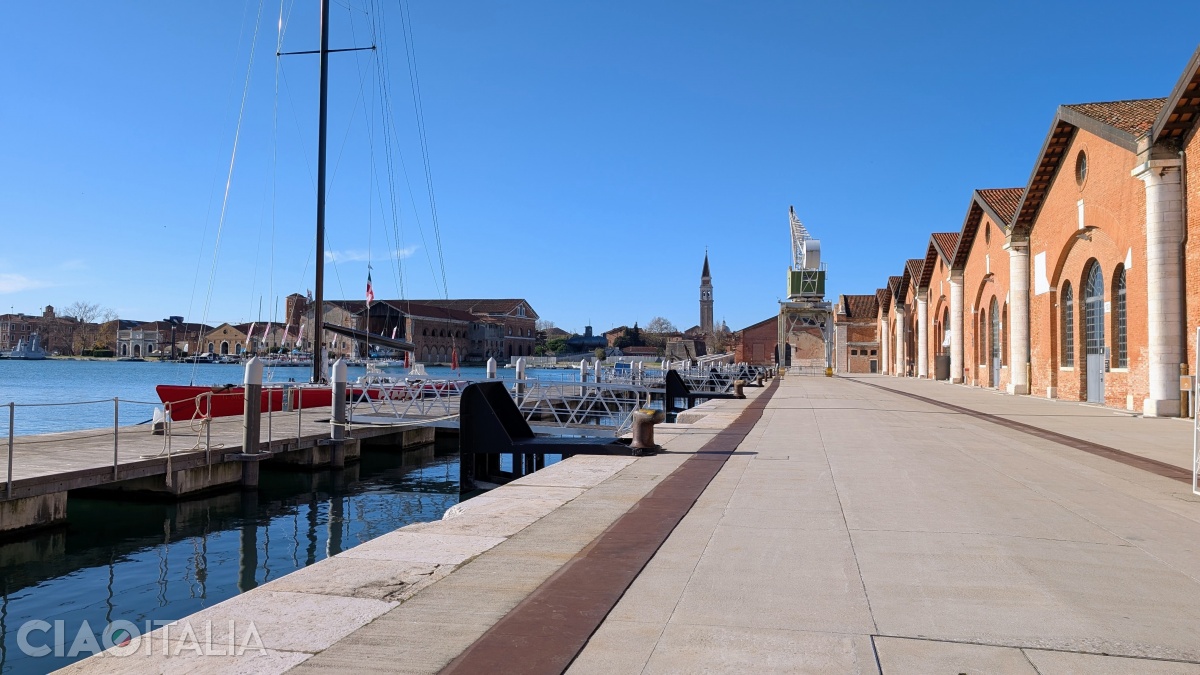 &Icirc;n interiorul Arsenalului