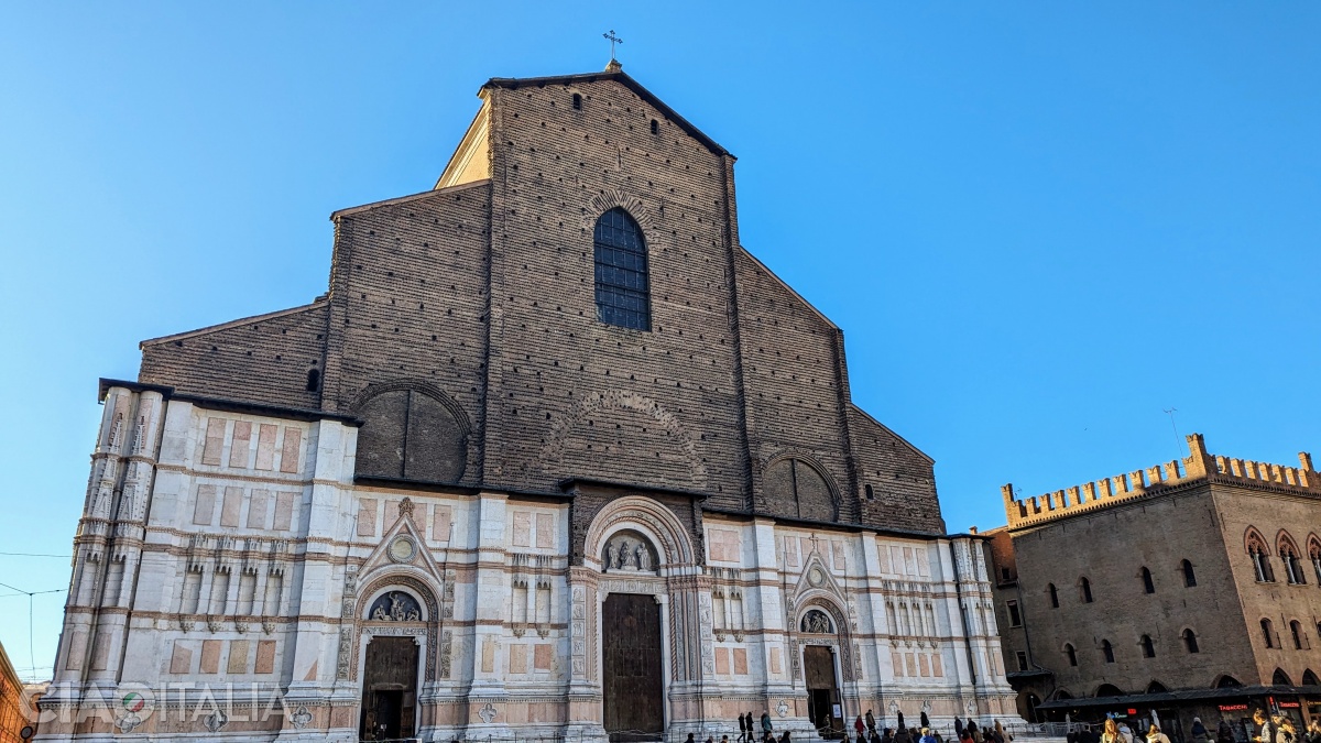 Bazilica San Petronio este una dintre cele mai mari biserici din lume.