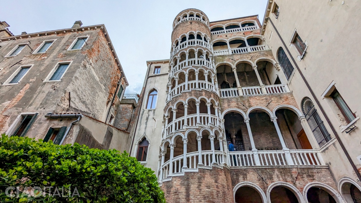 Scala Contarini del Bovolo