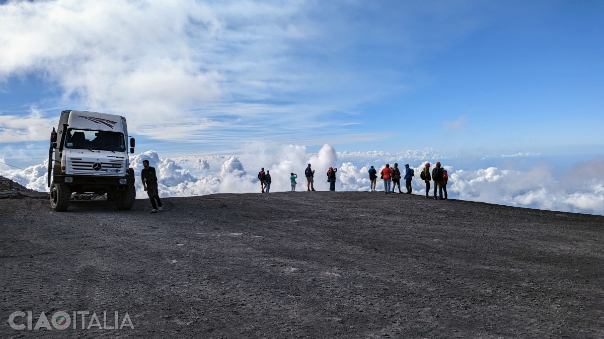 Pe Etna Sud, la stația superioară a telecabinei (2500m)