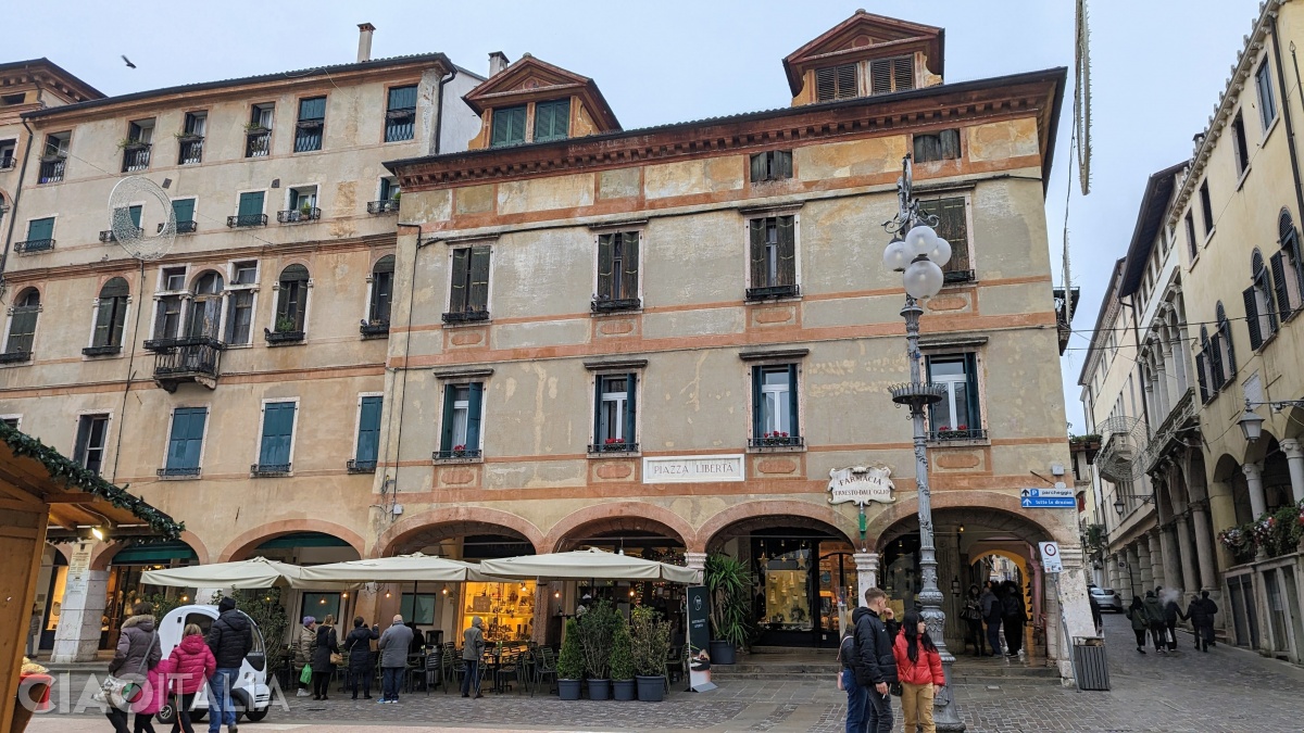 Piazza Libert&agrave; este piața istorică din Bassano del Grappa.
