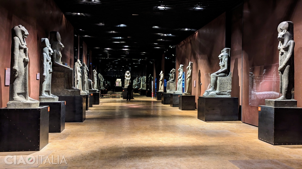 Galeria Regilor, amenajată de scenograful Dante Ferretti.
