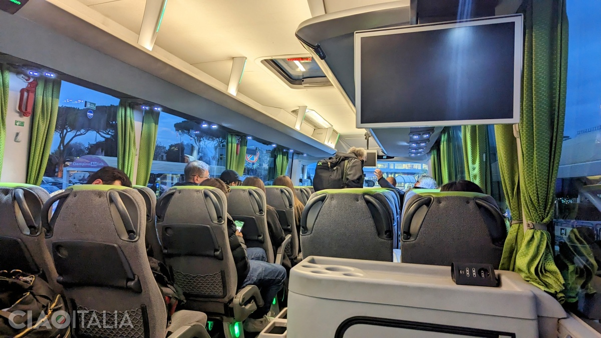 Autocarele shuttle bus sunt cea mai comodă variantă de a călători de la aeroportul Ciampino la gara Termini din Roma.