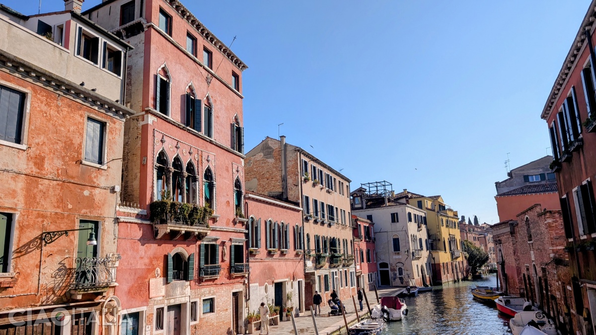 Casa lui Tintoretto (cea mai înaltă din stânga)