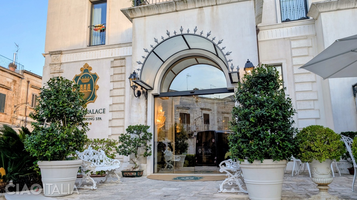 Intrarea în Hotel Ostuni Palace
