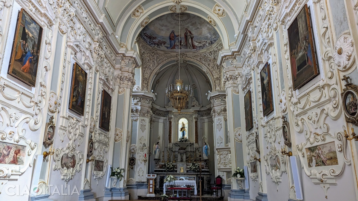 Interiorul Bisericii San Giuseppe