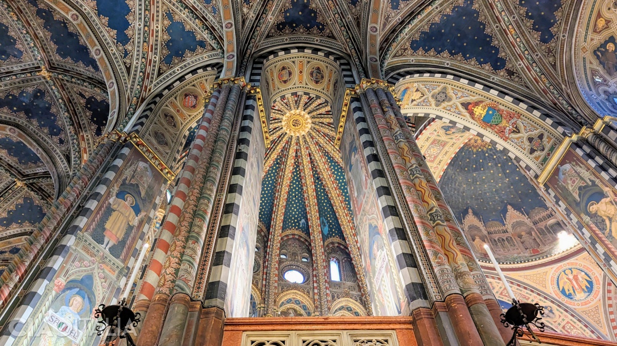 Interiorul Bazilicii Sf. Anton este somptuos decorat.