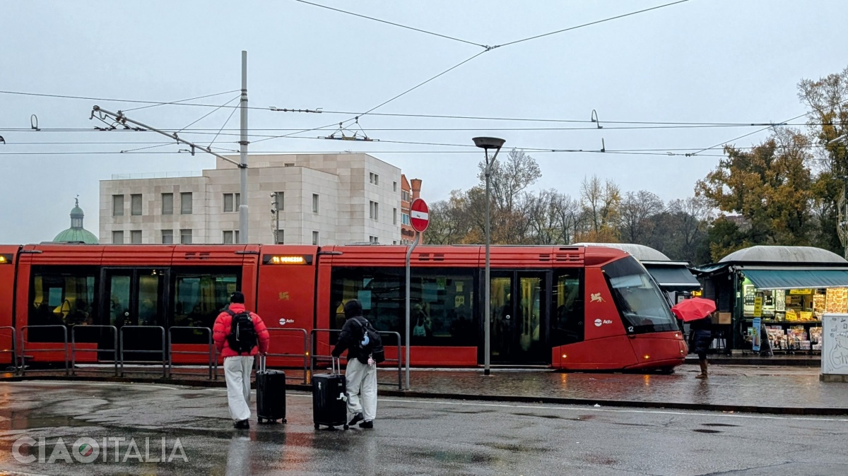 Poți ajunge din Mestre la Veneția și cu tramvaiul.