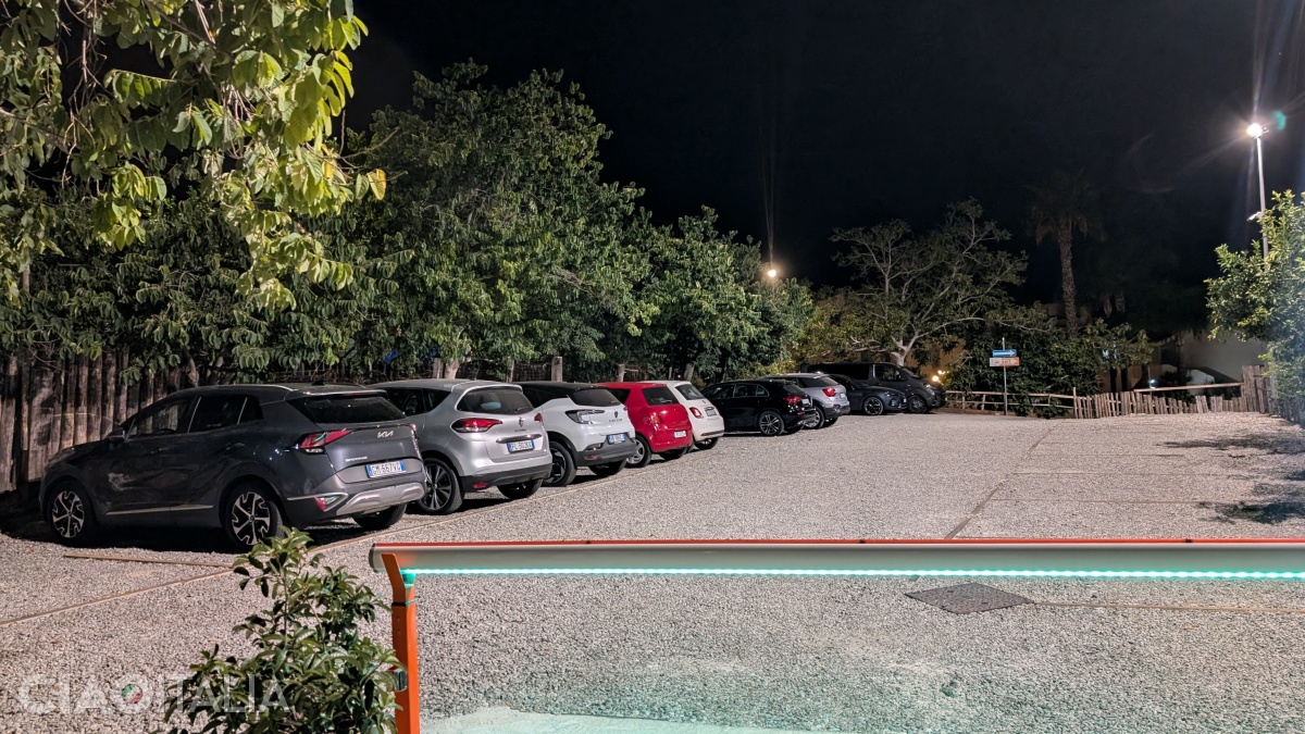 La marginea centrului istoric din Tropea se găsesc mai multe parcări.