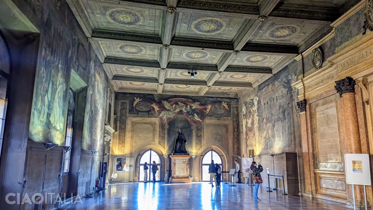 Sala Farnese