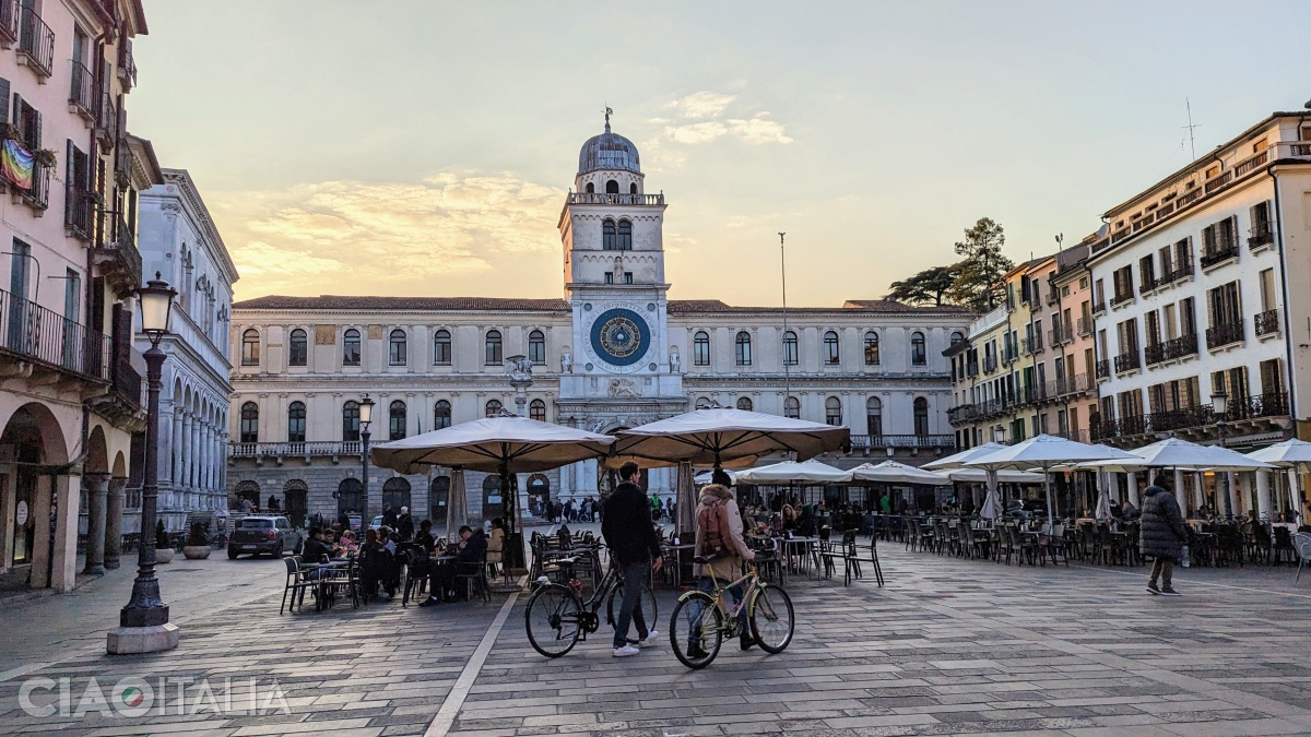 Piazza dei Signori, cu Palazzo del Capitanio