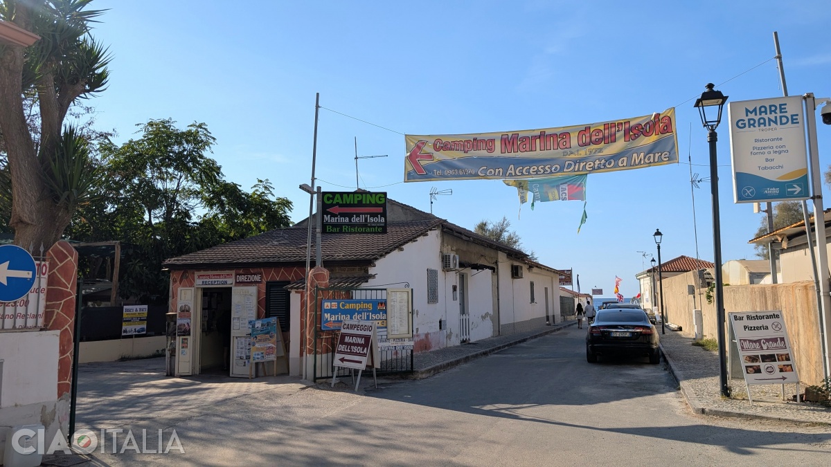Campingul Marina dell'Isola are acces direct la mare.