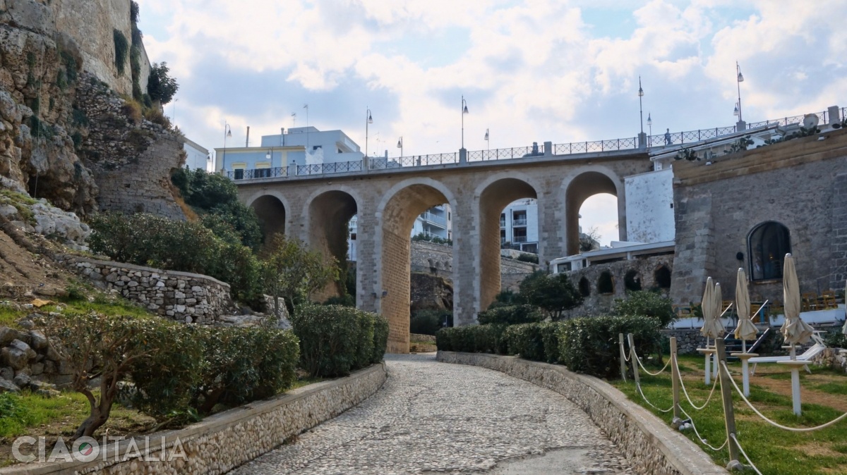 Podul a fost construit în sec. al XIX-lea.