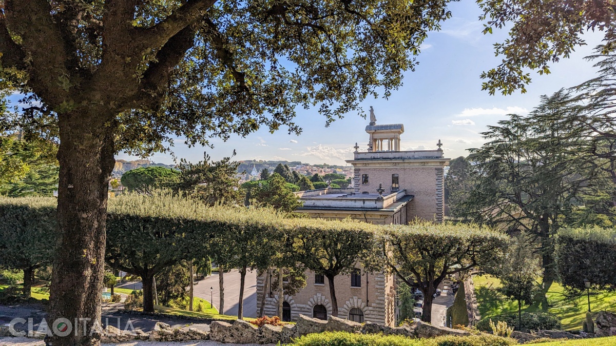 Vedere spre Palatul Guvernatorului