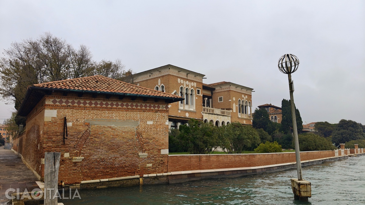 Villa H&eacute;riot, văzută dinspre lagună