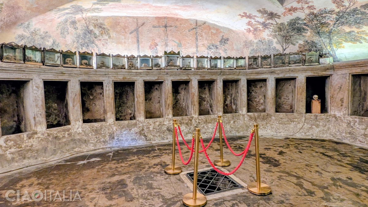 Cripta Bisericii Sant'Anna dei Lombardi