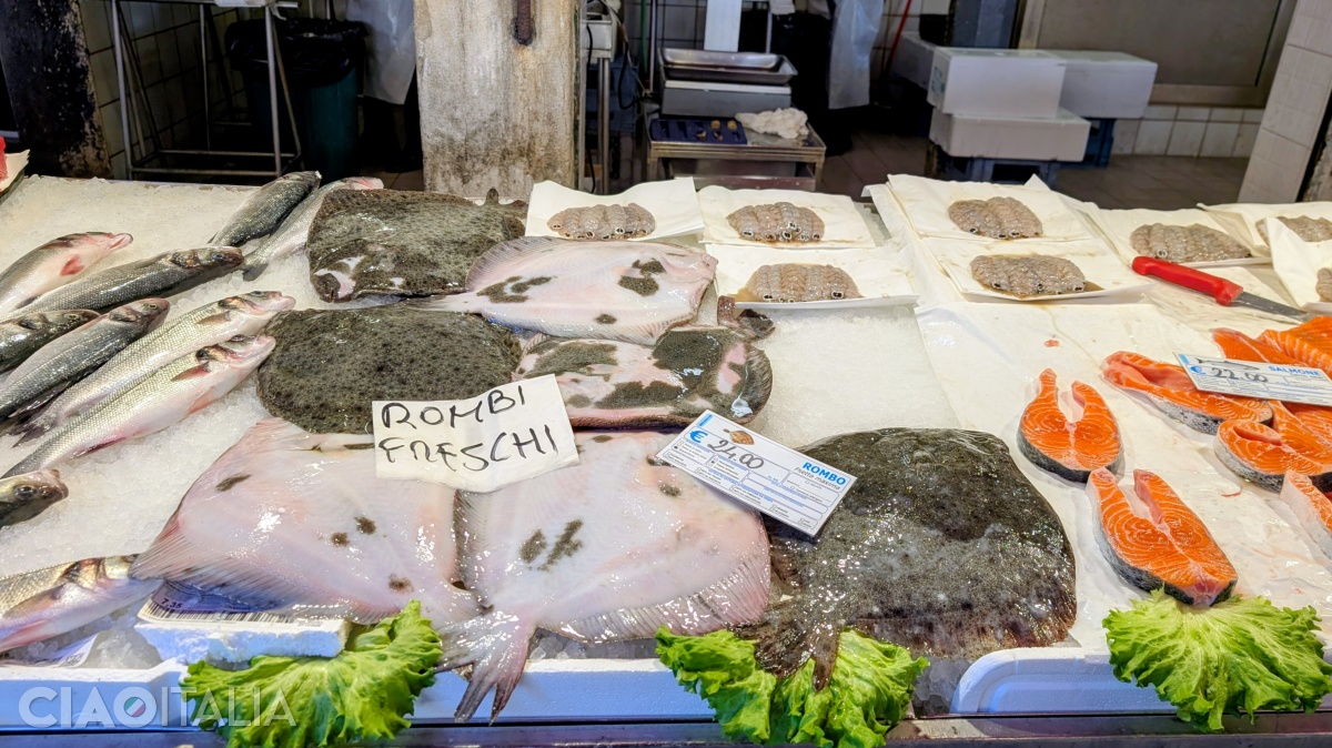 Piața Rialto este deschisă de marți p&acirc;nă s&acirc;mbătă, &icirc;n fiecare dimineață.