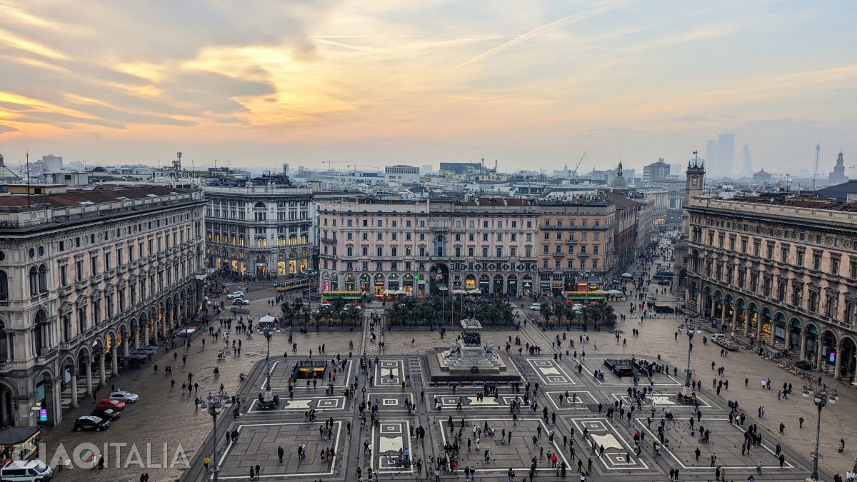 Vederea spre Piazza del Duomo