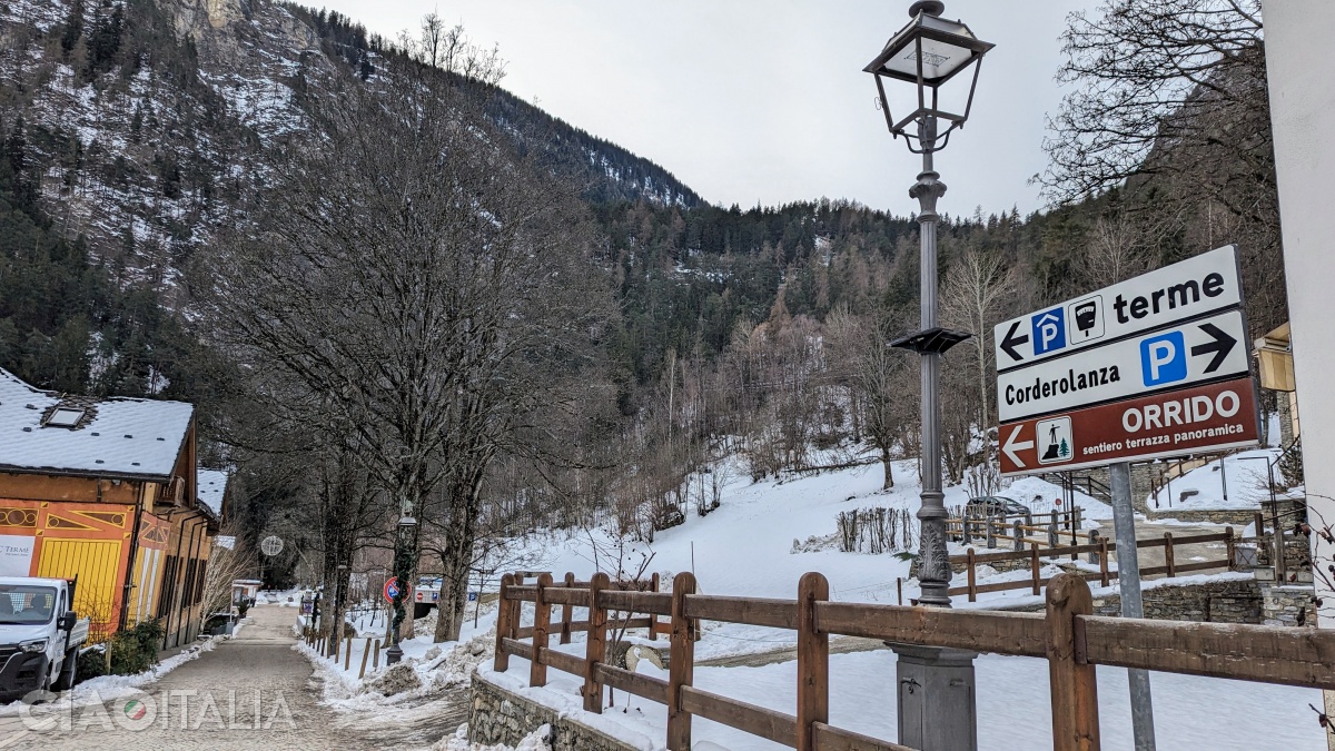 Drumul spre băile termale se continuă cu traseul spre pasarela panoramică.