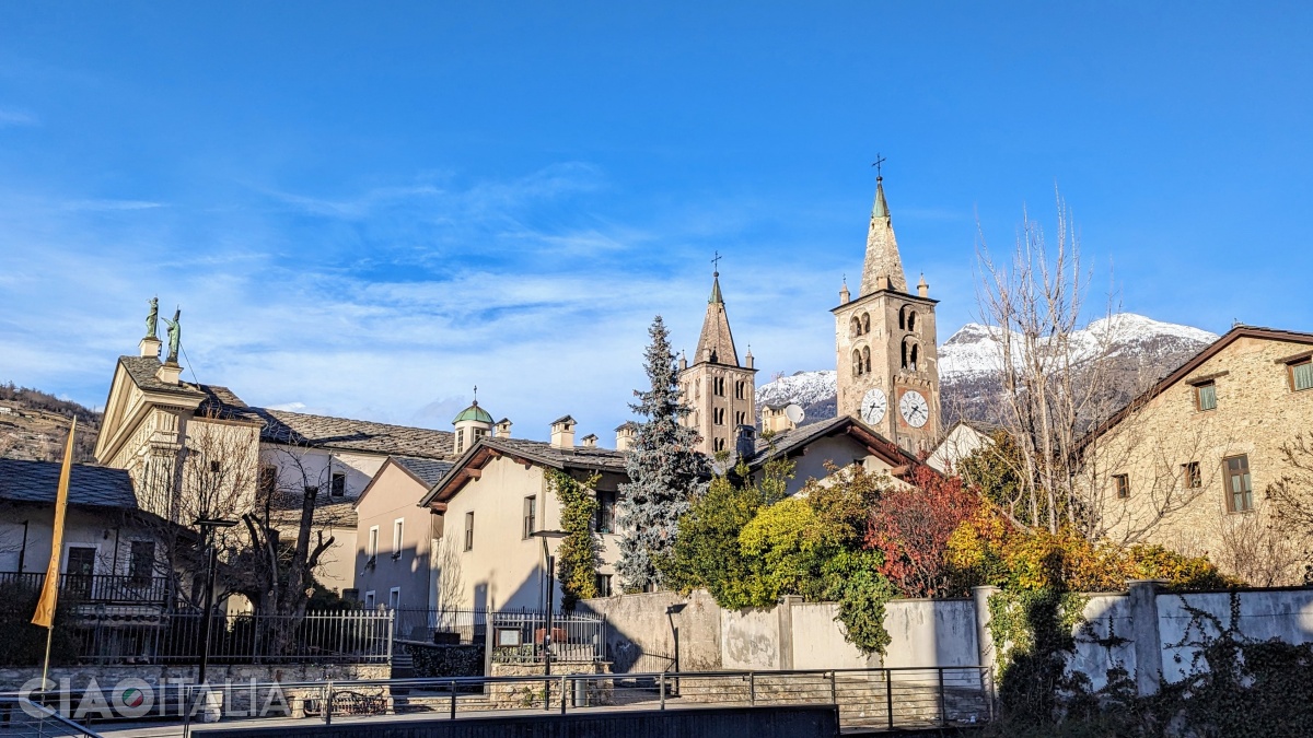 Cele două turnuri ale catedralei din Aosta