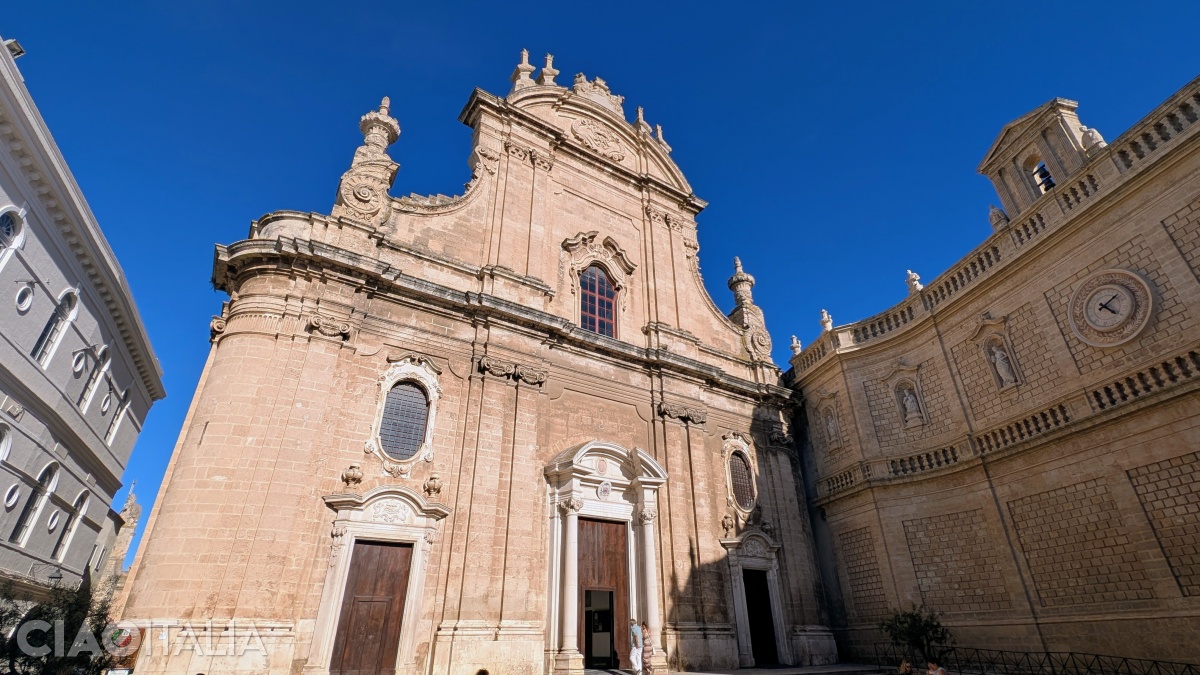 Catedrala Madonna della Madia este principala biserică din Monopoli.