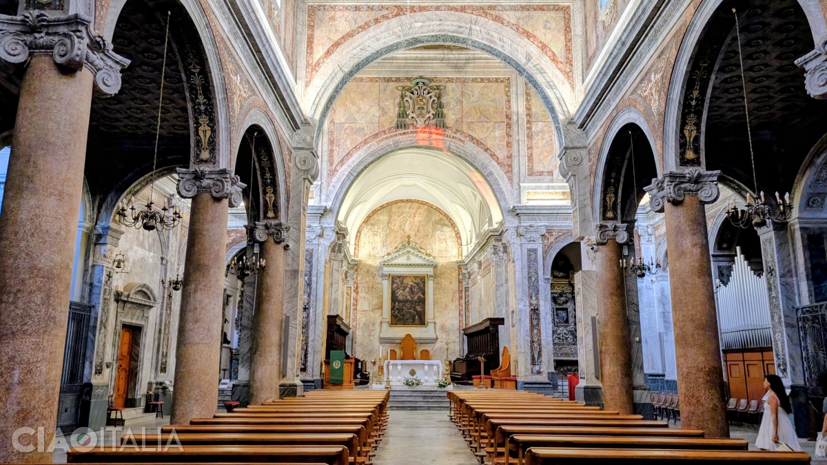 Interiorul catedralei