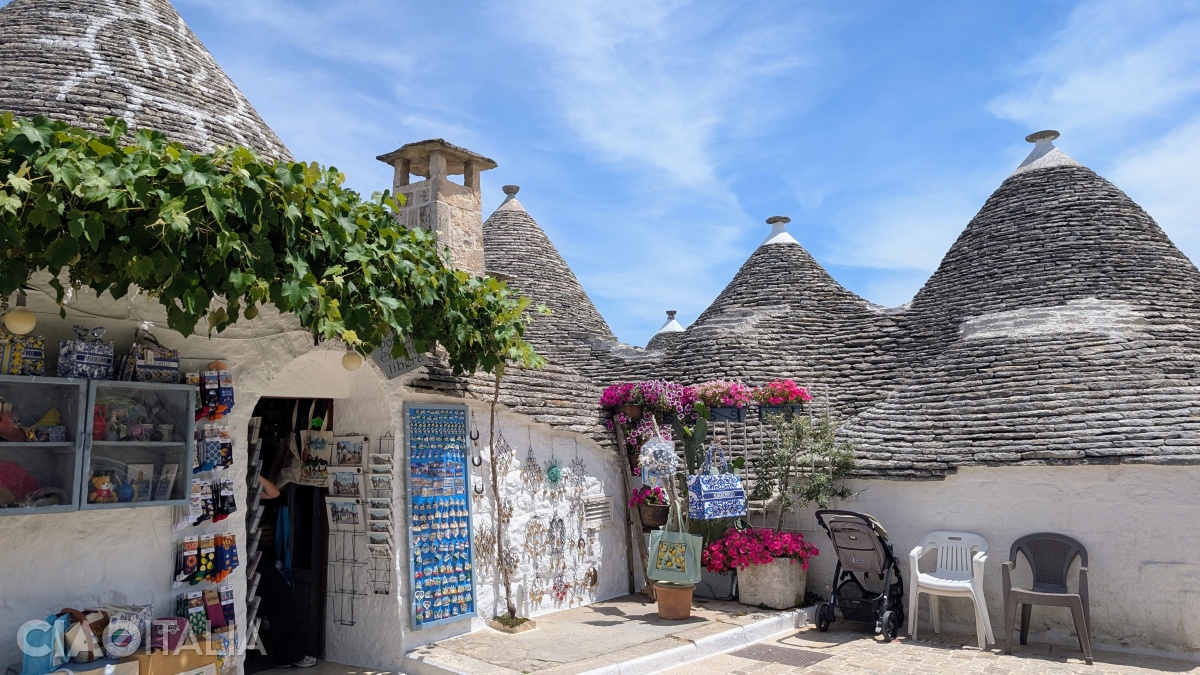 Cei mai mulți trulli au fost transformați &icirc;n magazine.