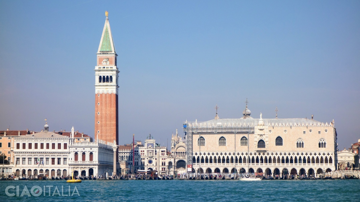 Palatul Dogilor văzut dinspre Canal Grande