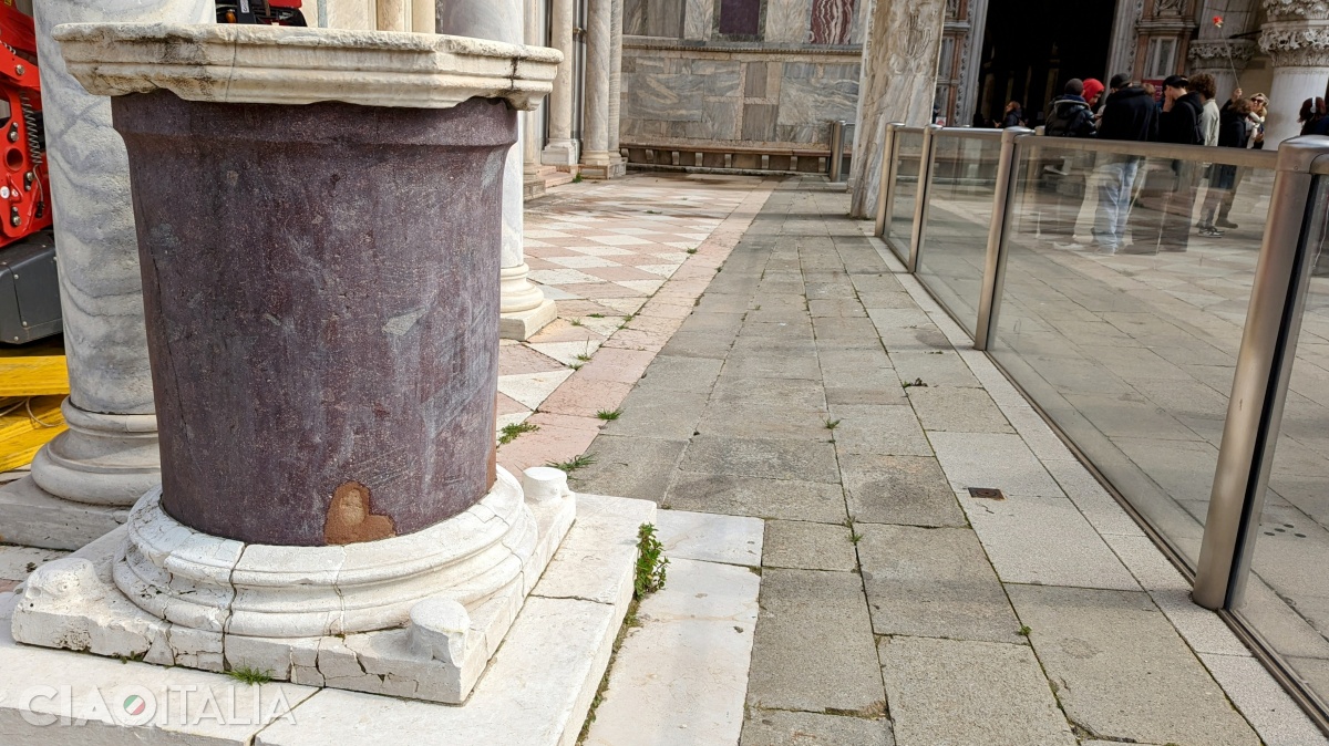 "Pietra del bando" a oprit mormanul de moloz care amenința Bazilica San Marco.
