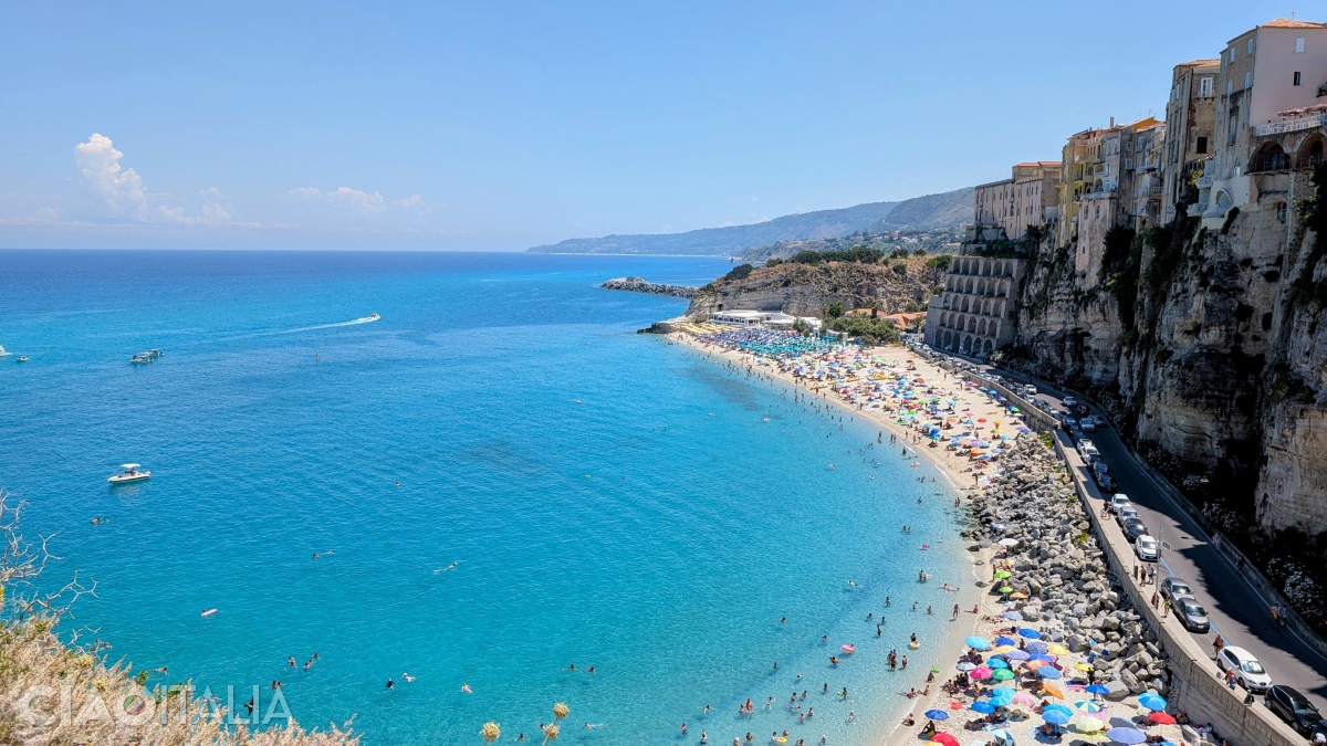 Vederea către plajele Mare Piccolo și Rotonda