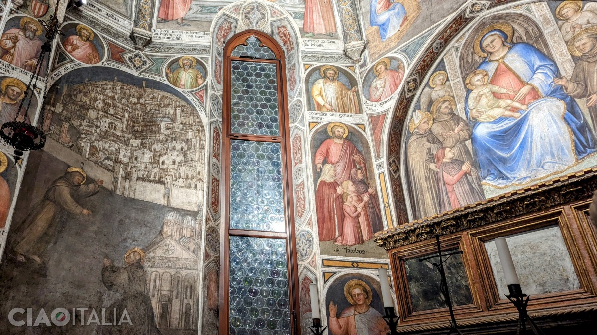 În stânga altarului din Capela Beato Luca poți admira o imagine a Padovei secolului al XIV-lea.