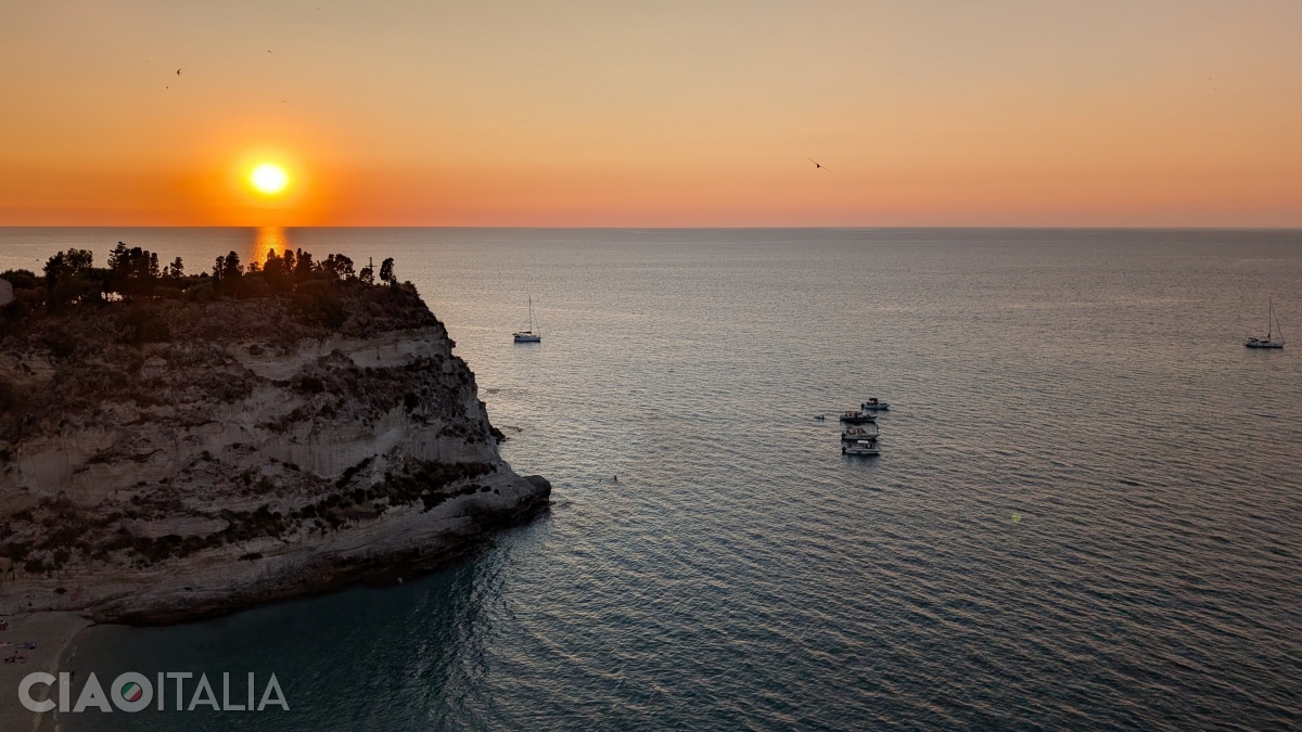 Vârful promontoriului pe care se află Sanctuarul Santa Maria dell'Isola