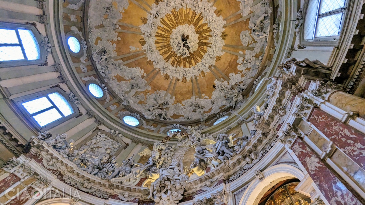 Cappella delle Reliquie a fost construită la sf&acirc;rșitul sec. al XVII-lea, &icirc;n stil baroc.