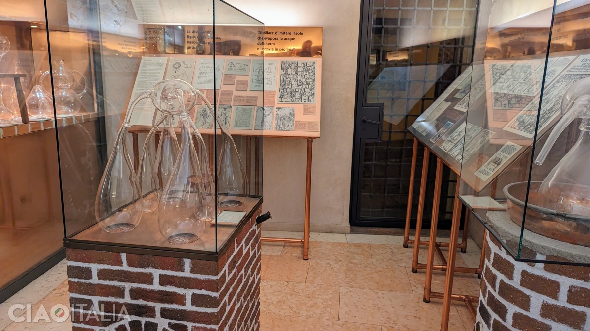 Alambicuri din sticlă