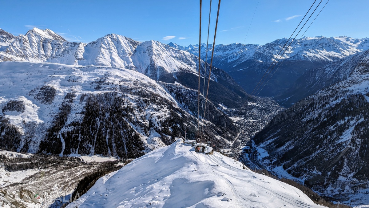 Vederea de pe Mont Blanc spre Courmayeur