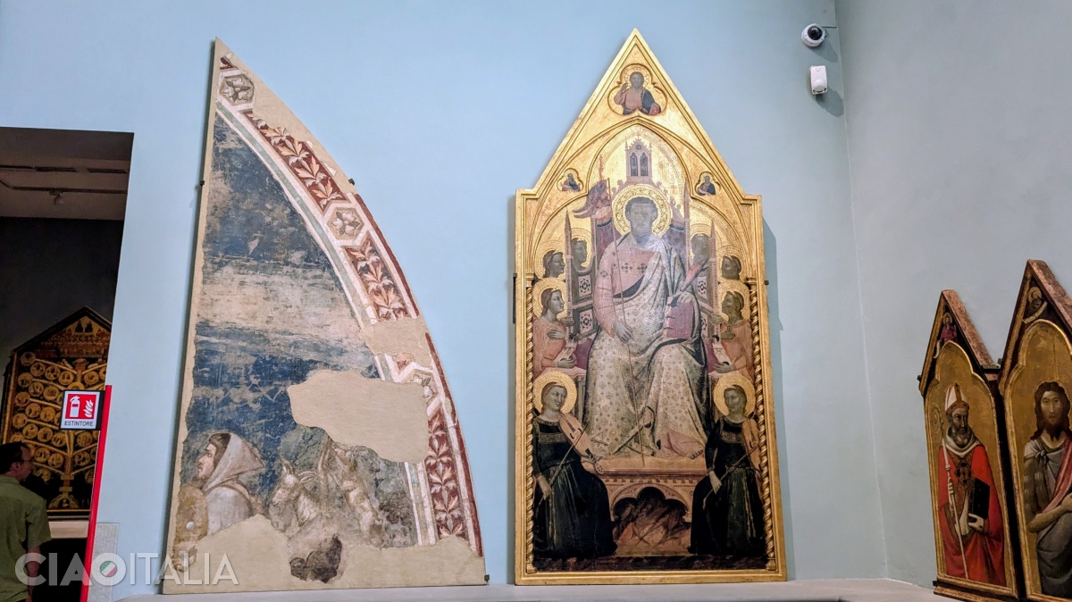 Giotto (st&acirc;nga) - "Cap de păstor" (1315) și Iacopo del Casentino (dreapta) - "Sf. Bartolomeu și &icirc;ngerii" (1340)