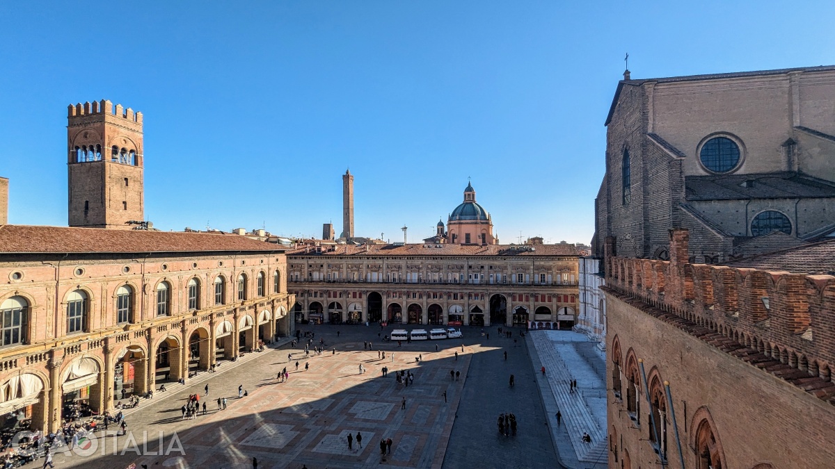 Piazza Maggiore văzută din Turnul cu ceas