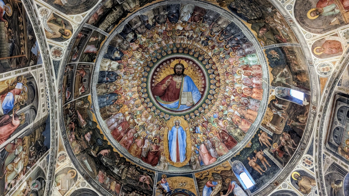 Bolta Baptisteriului, pictată de Menabuoi cu o impresionantă procesiune de sfinți.