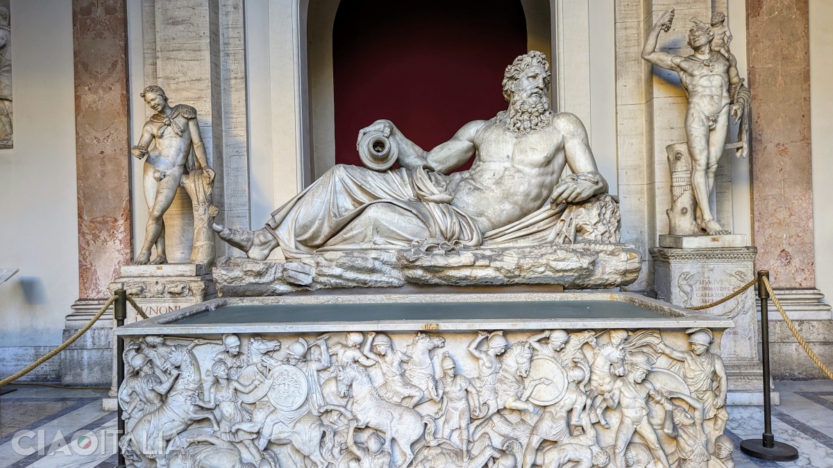 Statuia reprezintă o divinitate fluvială, cel mai probabil a râului Arno.