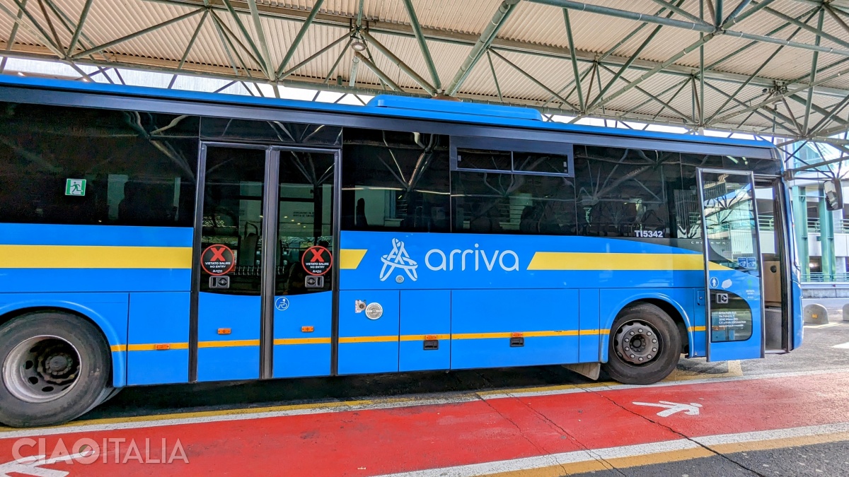 Autobuzele firmei Arriva leagă Aeroportul Caselle cu centrul orașului Torino.