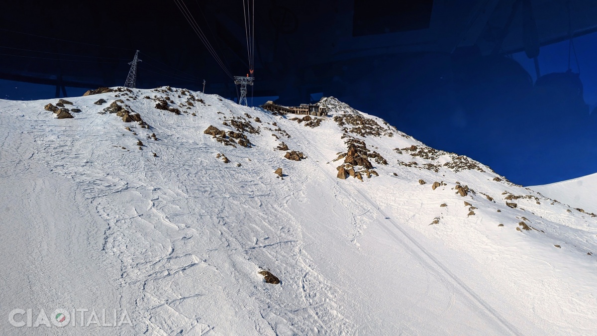 Cei pasionați (și cu mare experiență) pot face schi off-piste.