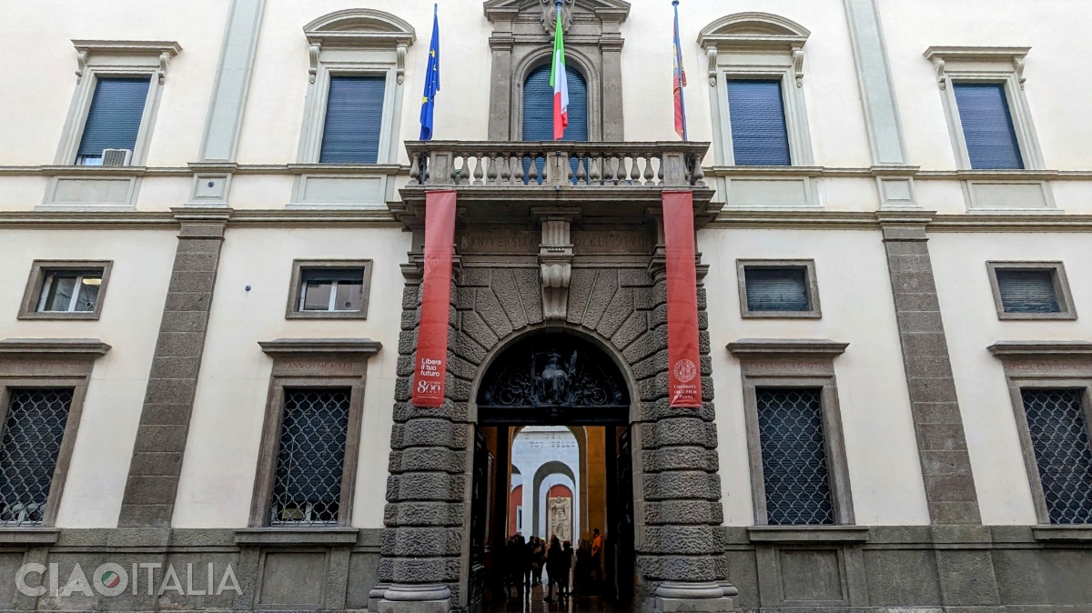 Intrarea în Universitatea din Padova, aflată vizavi de Primărie