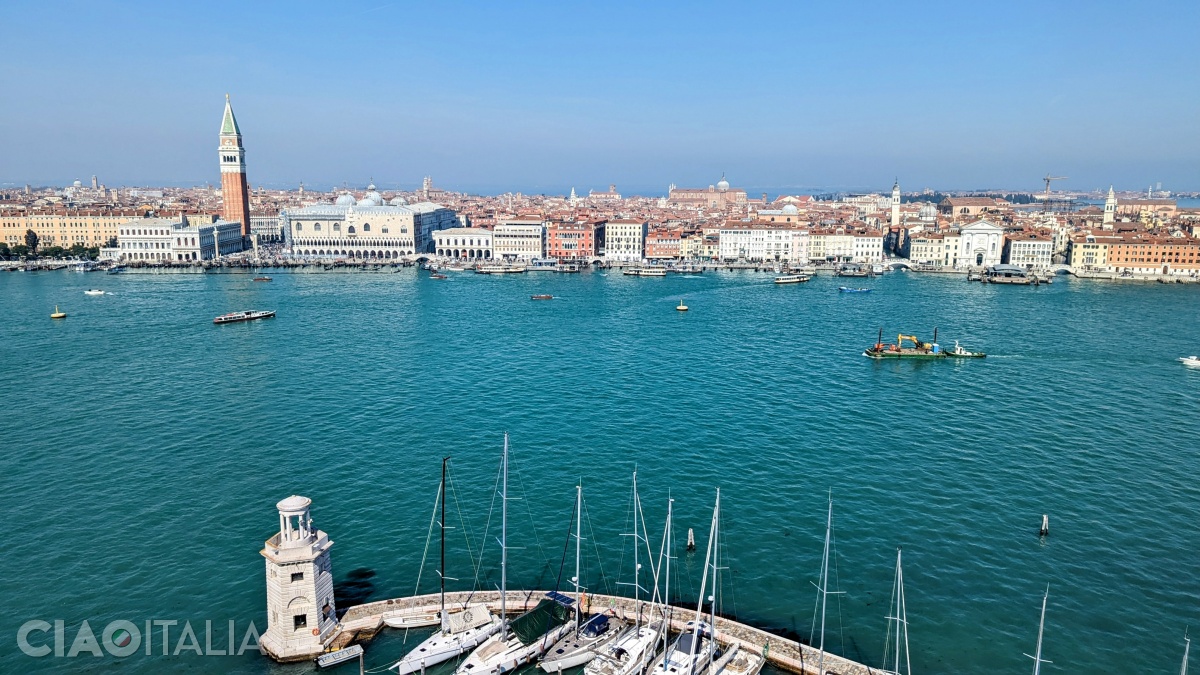 Vederea din turn către Piazzetta San Marco și Palatul Dogilor