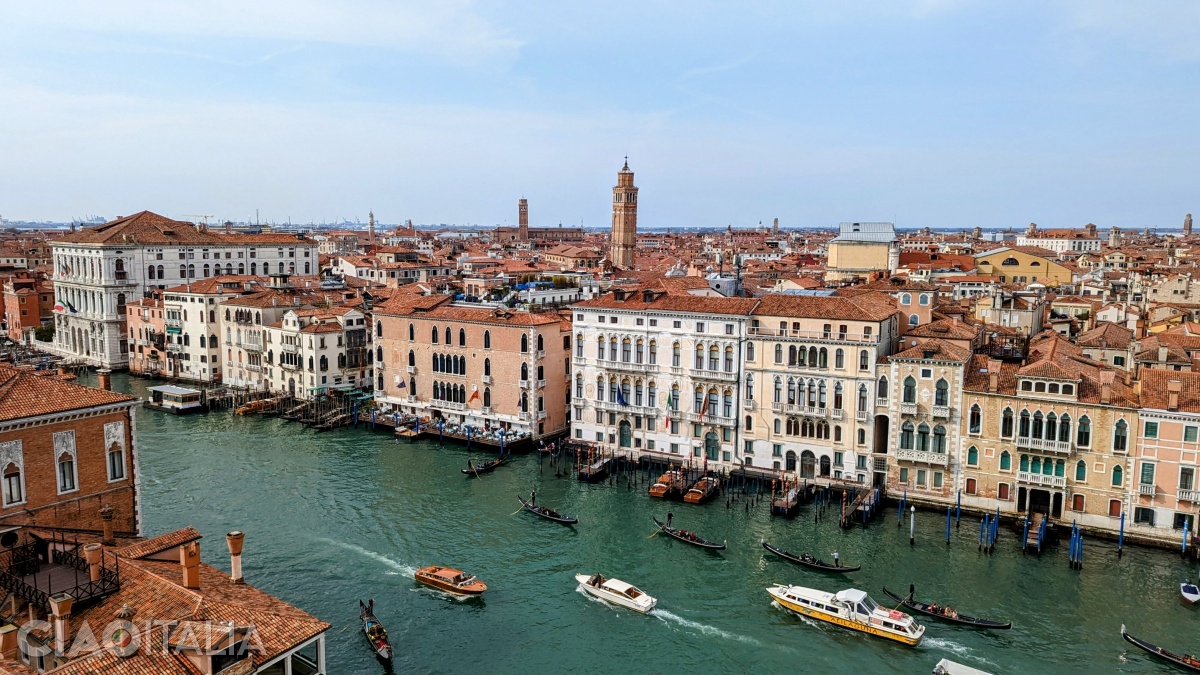 Canal Grande văzut de pe cupola Bisericii Santa Maria della Salute.