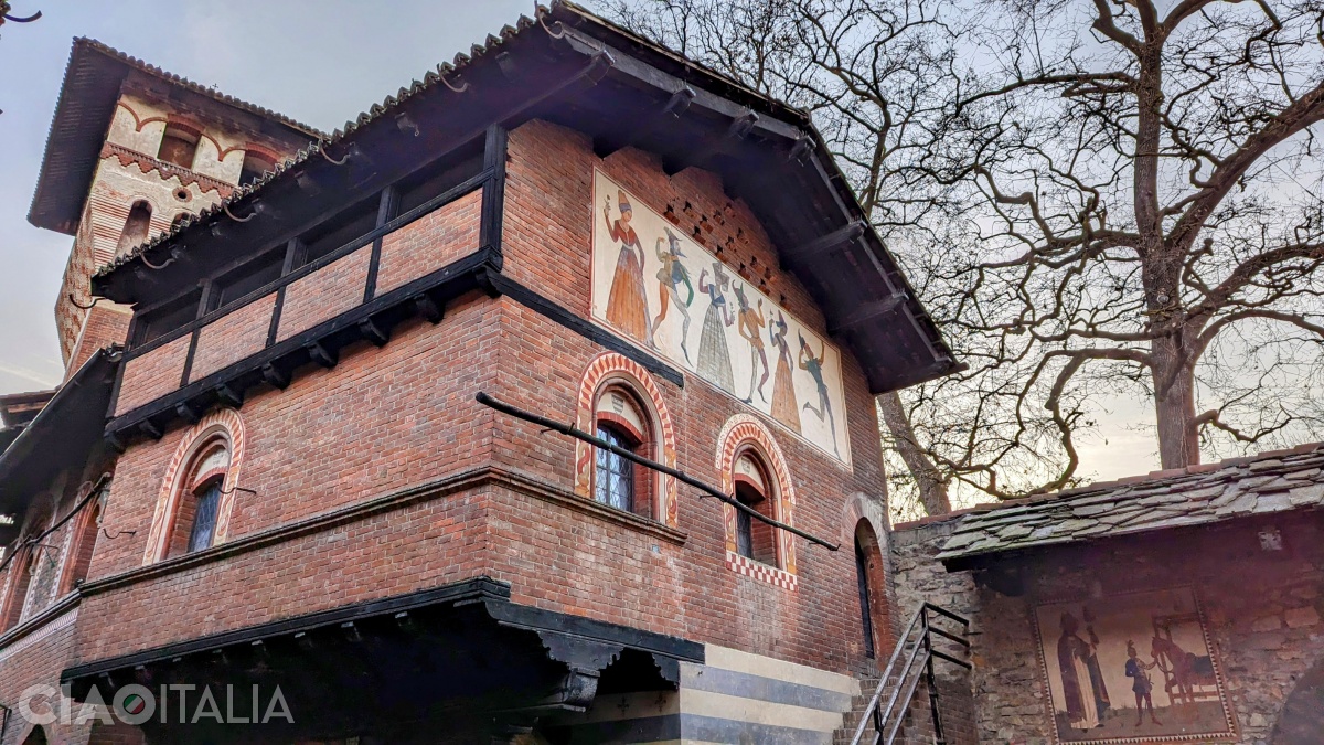 Borgo Medievale reconstituie atmosfera unui sat de secol XV din Piemonte.