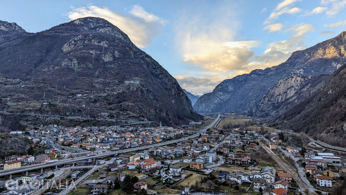 Valea Aosta văzută din Fortul Bard